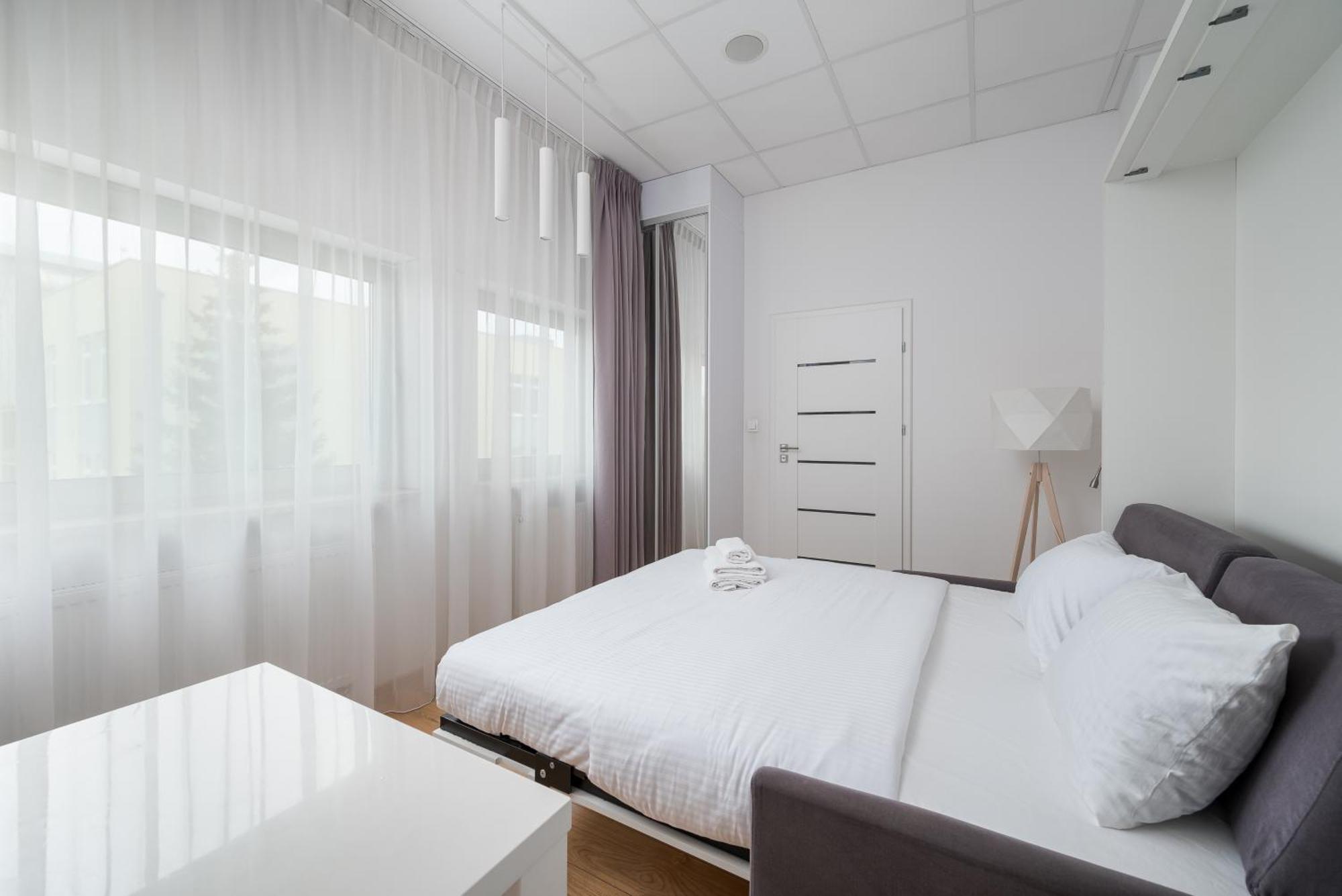 Apartament Jerozolimskie 223 *